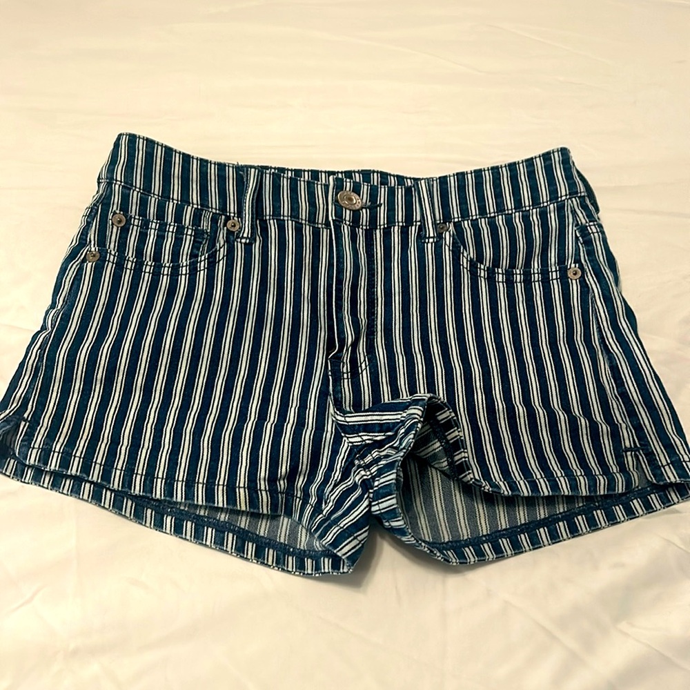 Stripped shorts
